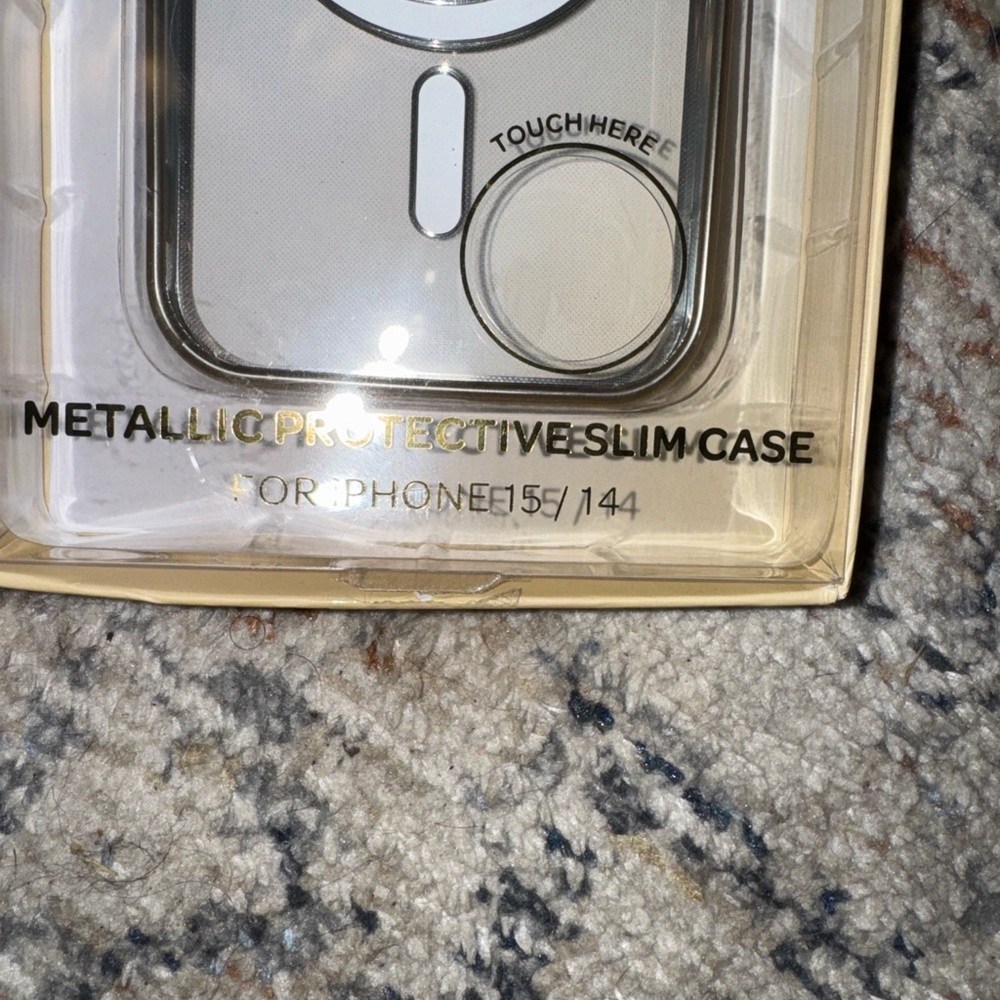 Color champagne Elila Metallic light gold Case for iPhone 15/14 - Picture 4 of 5